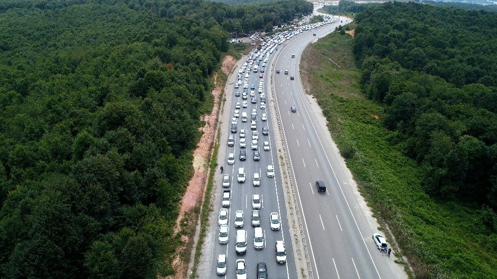 Şile’de kilometrelerce araç trafiği havadan görüntülendi