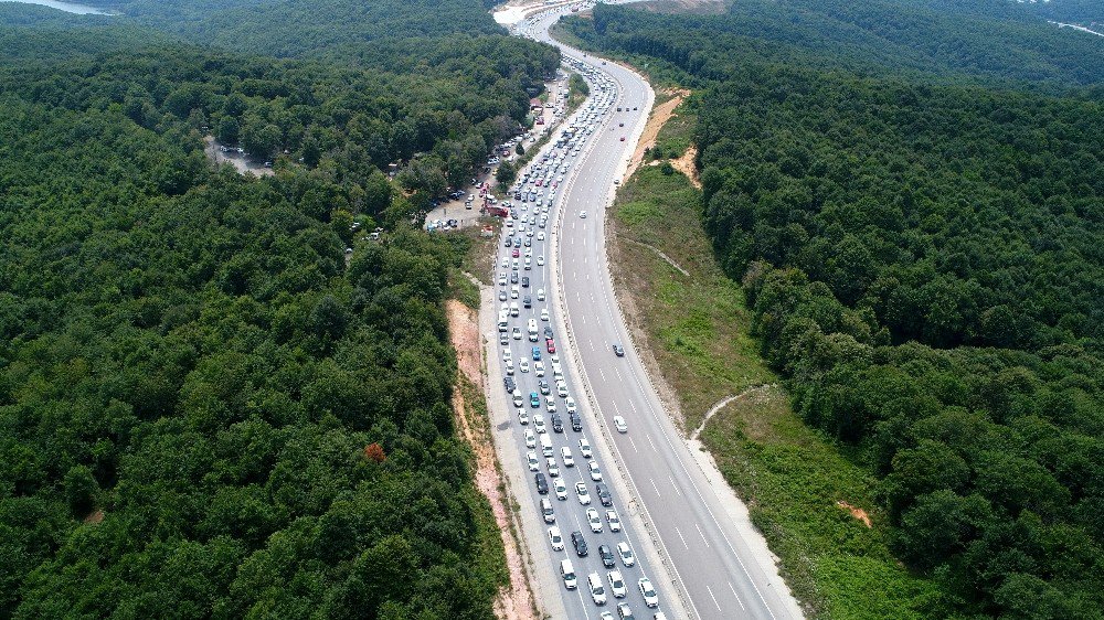 Şile’de kilometrelerce araç trafiği havadan görüntülendi