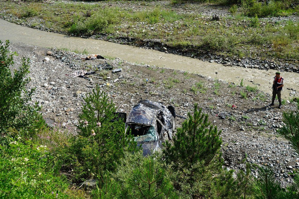 Kastamonu’da otomobil çaya uçtu: 3 ölü, 3 yaralı