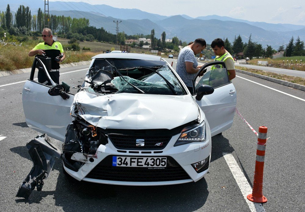 Kastamonu’da otomobil ile tır çarpıştı: 2 yaralı