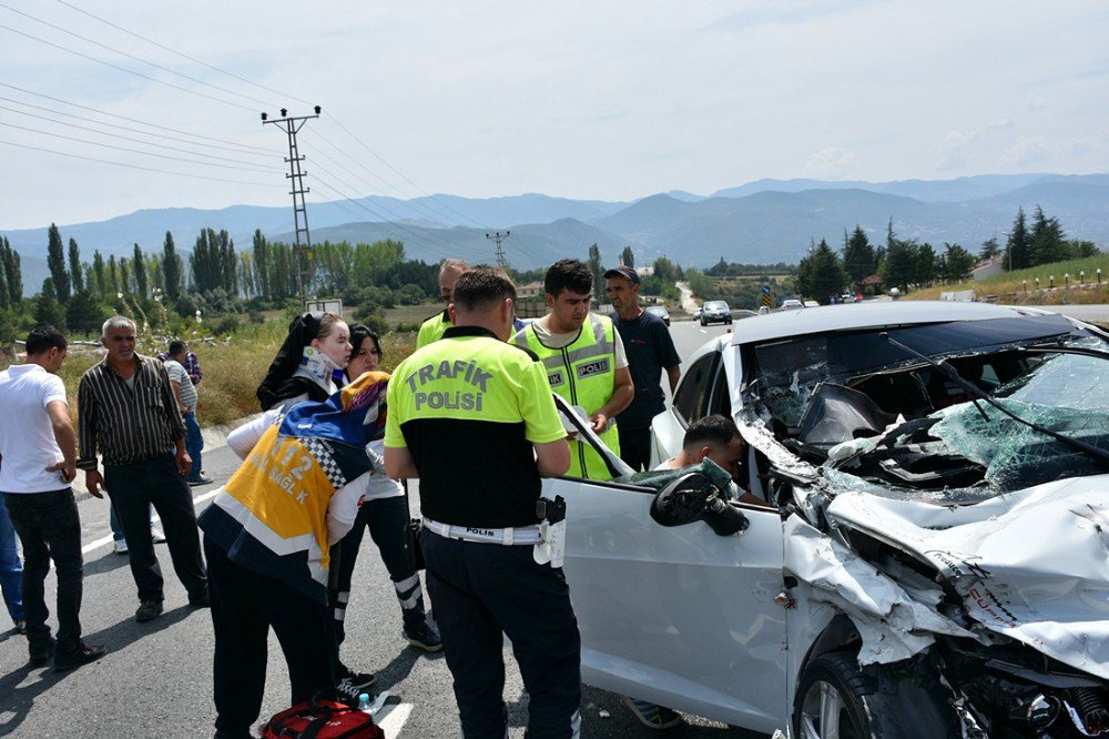 Kastamonu’da otomobil ile tır çarpıştı: 2 yaralı