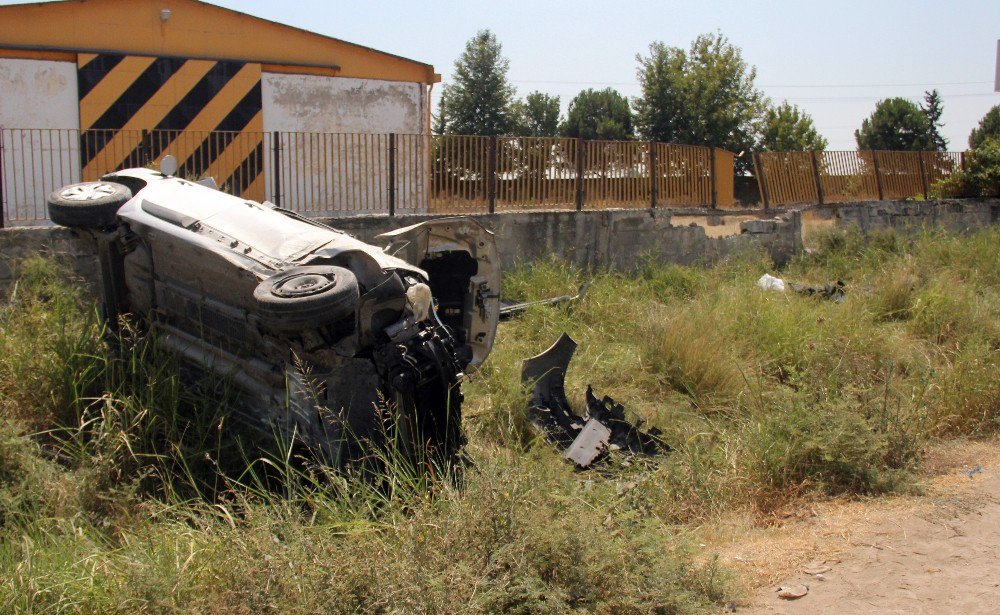 Trafik kazası kız kardeşleri ayırdı