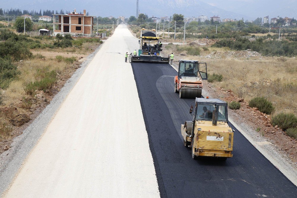 Döşemealtı’nda asfaltlama çalışmaları