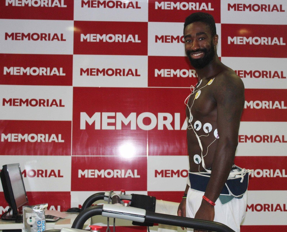 Antalyaspor’un yeni transferi Johan Djourou, sağlık kontrolünden geçti