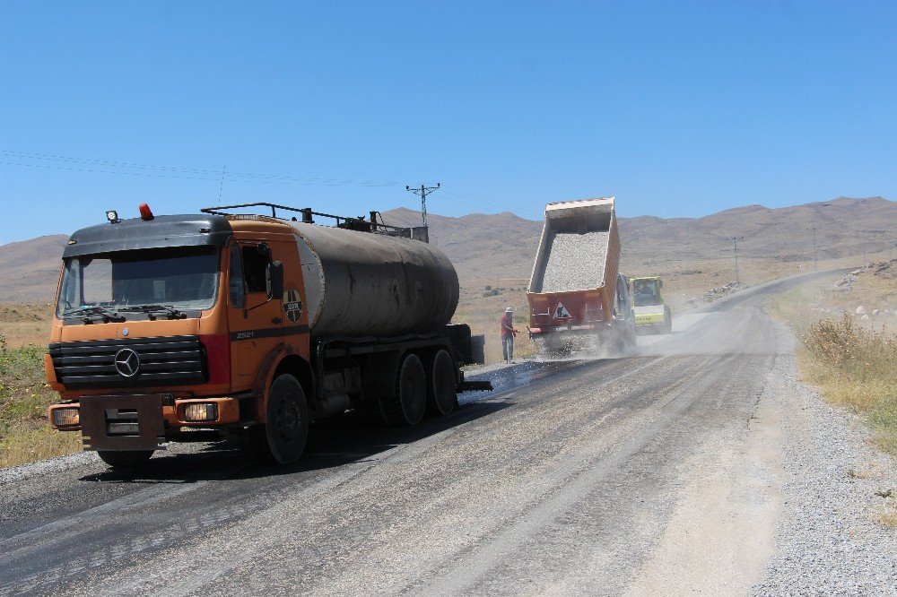 Develi köylerinde yol çalışmaları sürüyor