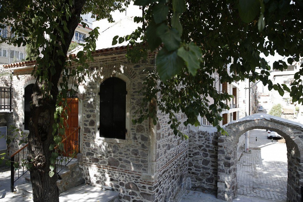 İzmir’deki tarihi kilise kitap yuvası olacak