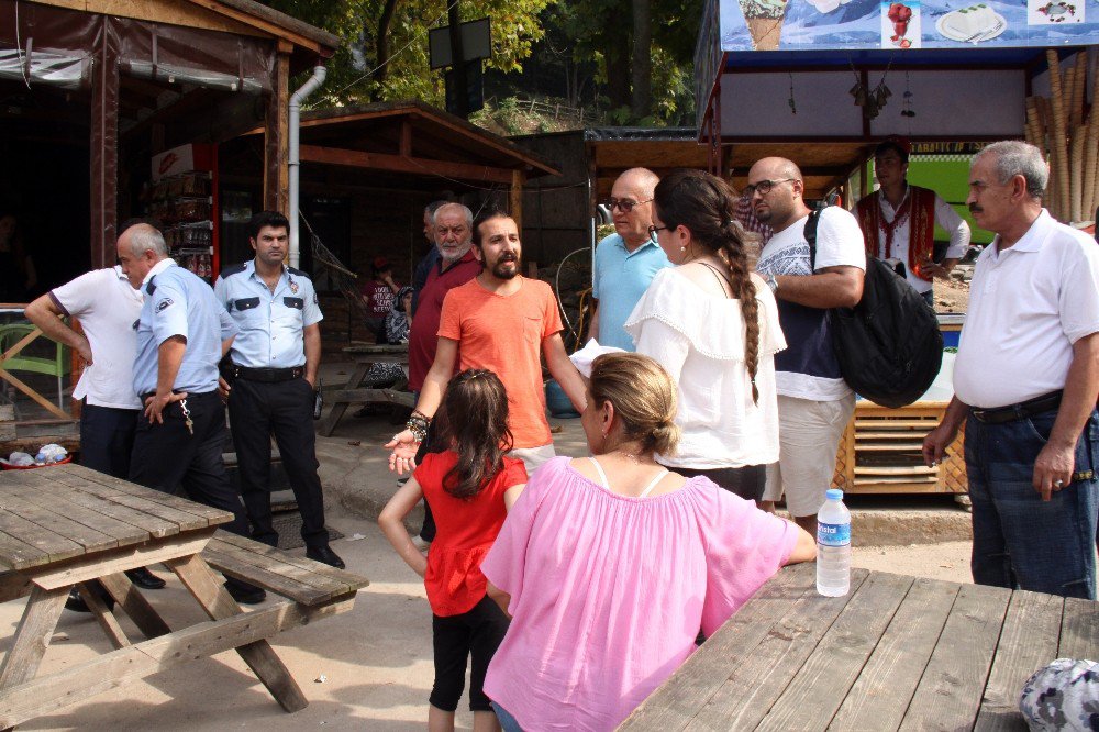 Kartepe’ye gezmeye gelen Iraklı ailenin çantası çalındı