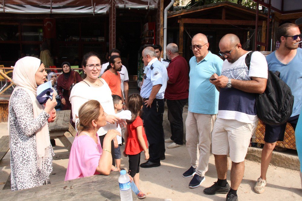 Kartepe’ye gezmeye gelen Iraklı ailenin çantası çalındı