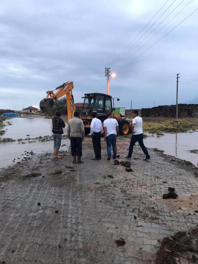 Ereğli Belediyesi, sele maruz kalan bölgelere anında müdahale etti