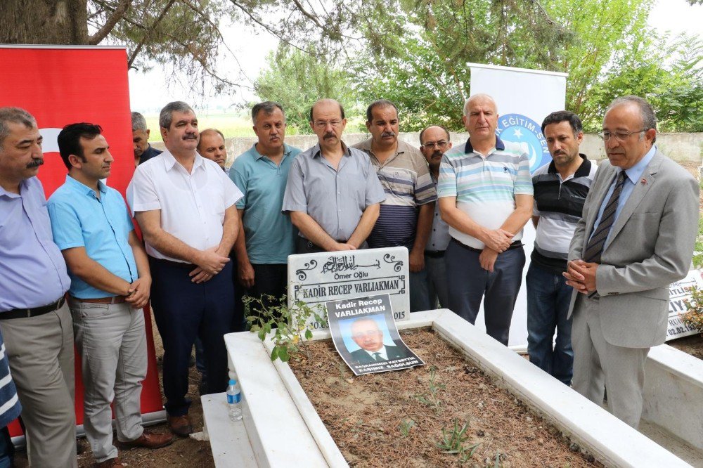 Merhum Başkan Varlıakman mezarı başında anıldı