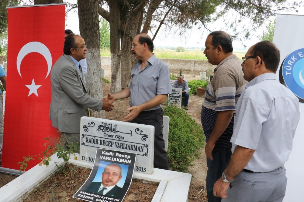 Merhum Başkan Varlıakman mezarı başında anıldı