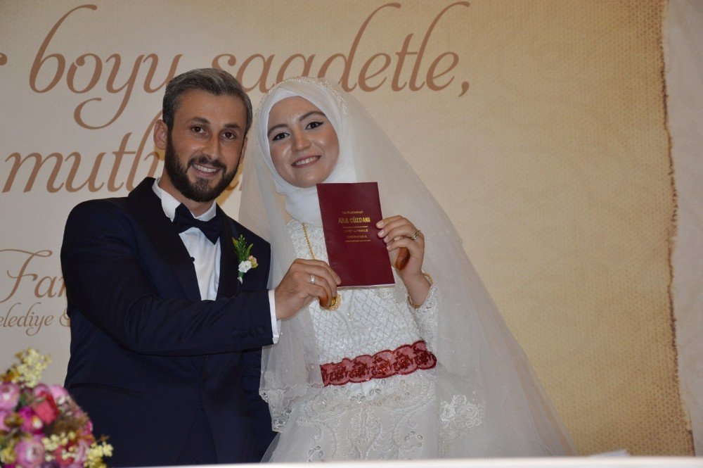 Vali Güvençer genç çiftin nikah şahidi oldu