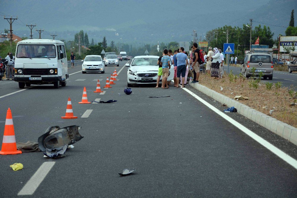 Otomobil ile çarpışan motosikletli hayatını kaybetti