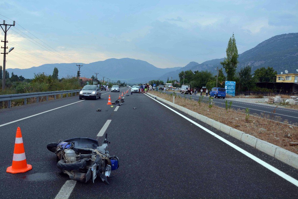 Otomobil ile çarpışan motosikletli hayatını kaybetti