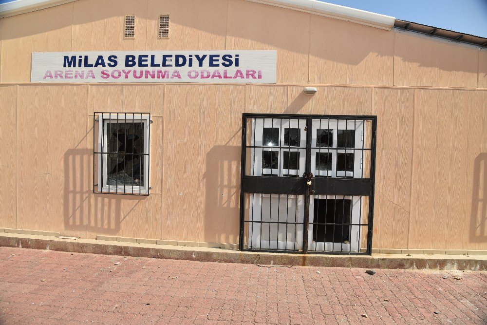 Milas’da güreş arenasına çirkin saldırı