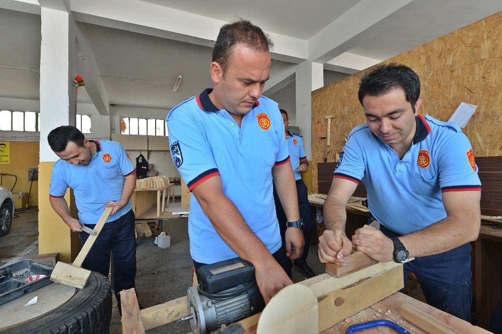 İtfaiyecilerin ahşap oymacılığı