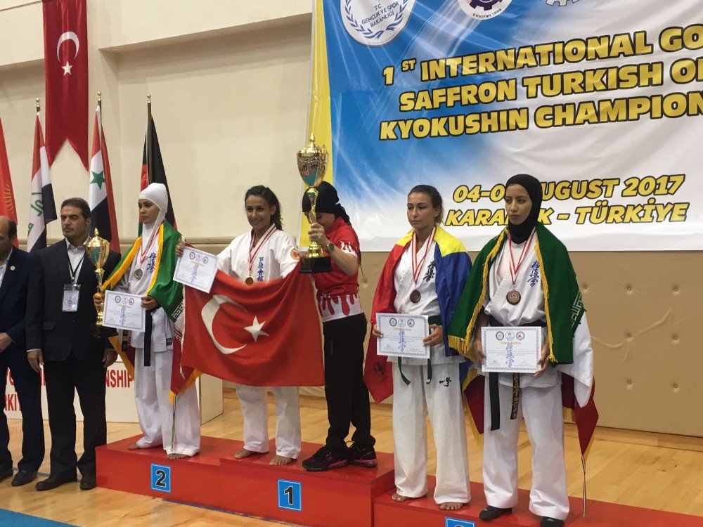 Altın Safran Açık Kyokushin Şampiyonası’nda Pursaklar Belediyesi sporcusu Aslı Delibal şampiyon oldu