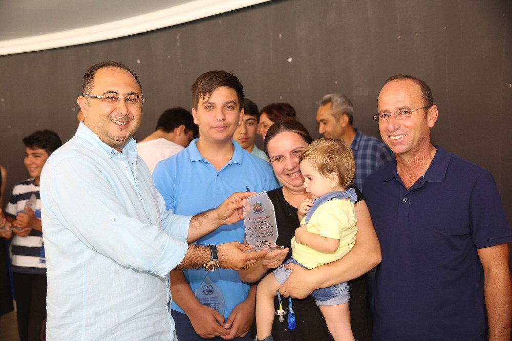 Finikeli başarılı öğrenciler ödüllendirildi