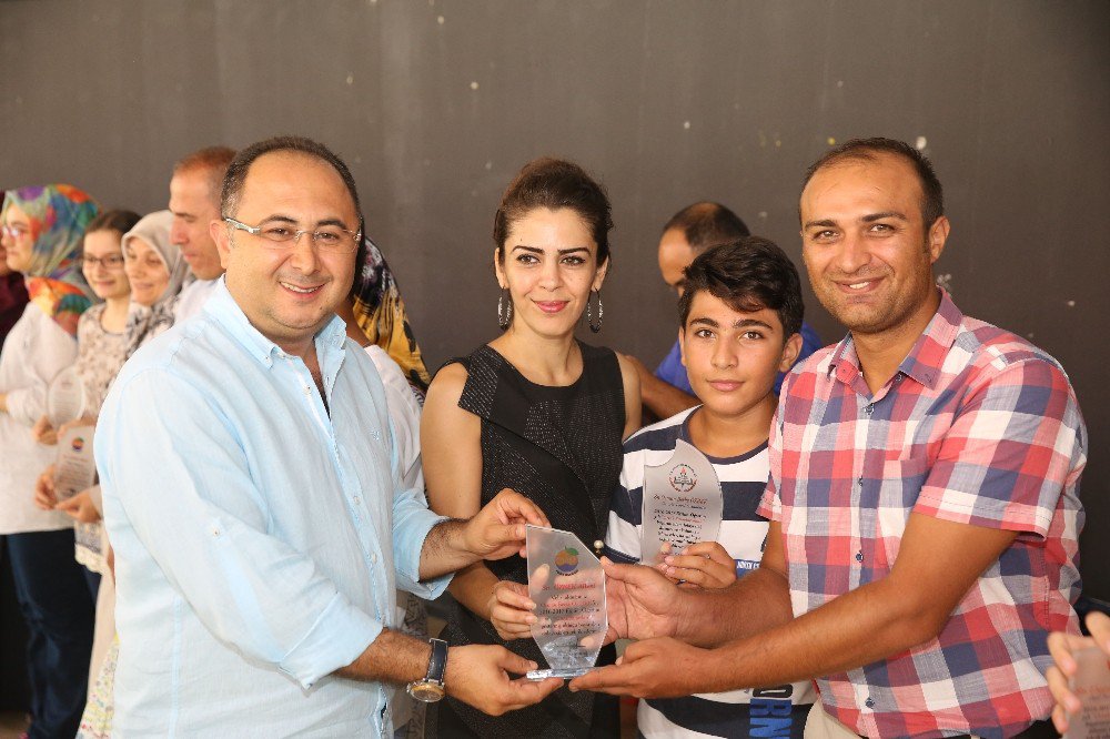 Finikeli başarılı öğrenciler ödüllendirildi