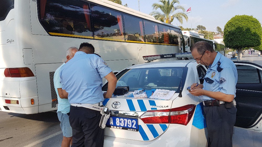 Sahte plaka kullanan 2 servis aracı trafikten men edildi