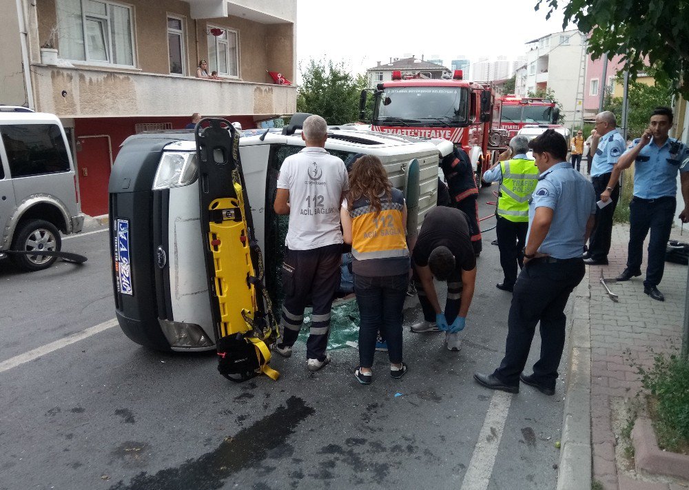 Ataşehir’de polis otosu devrildi, 1 polis yaralandı