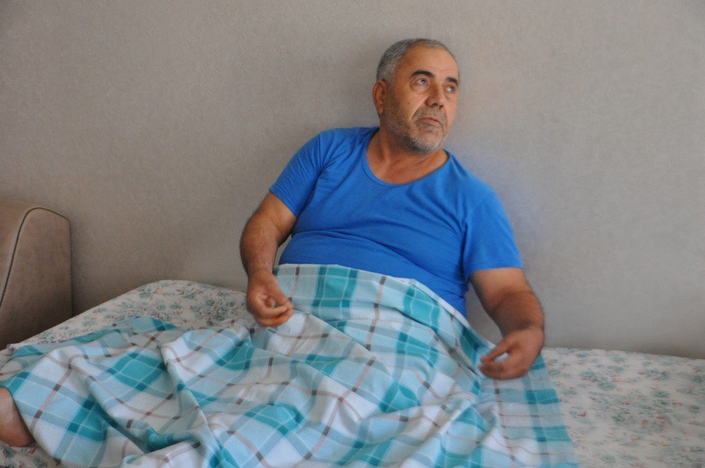 Riskli asansör, eve hapsetti