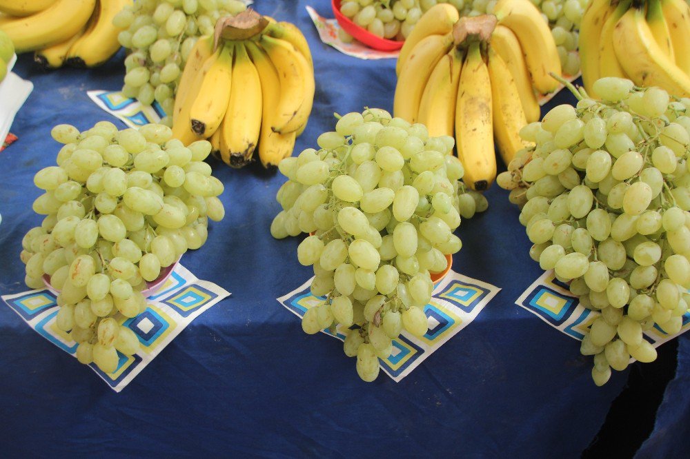 Kilosu 5 TL’den satışa çıkan çekirdeksiz üzüme ilgi yoğun