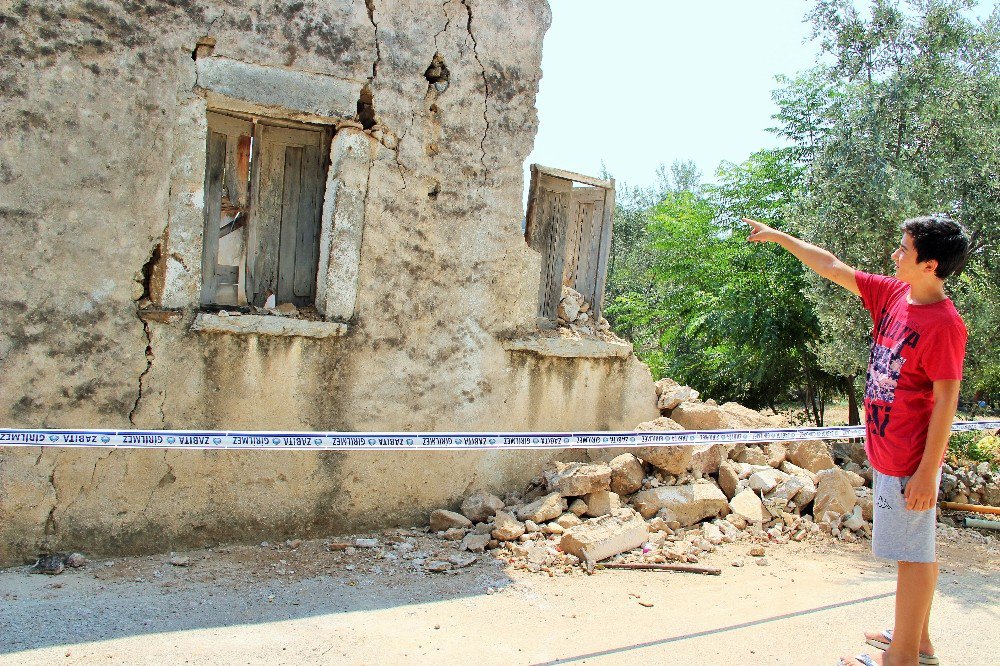 Bodrum’daki deprem anları güvenlik kamerasında