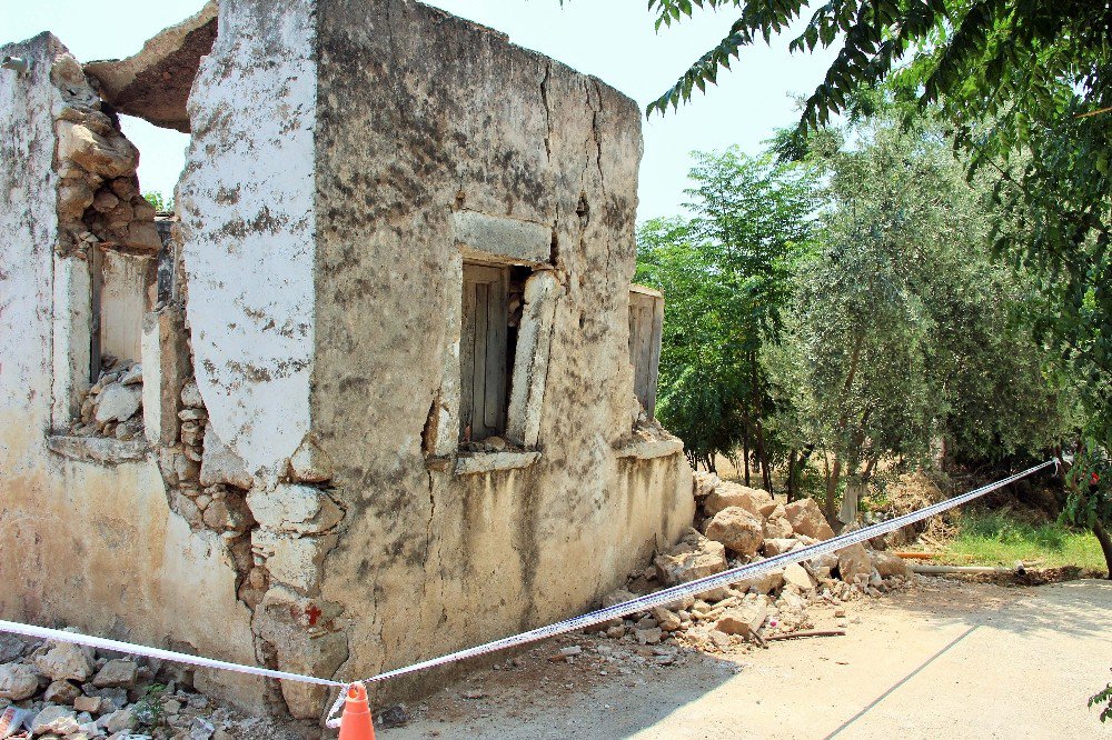 Bodrum’daki deprem anları güvenlik kamerasında