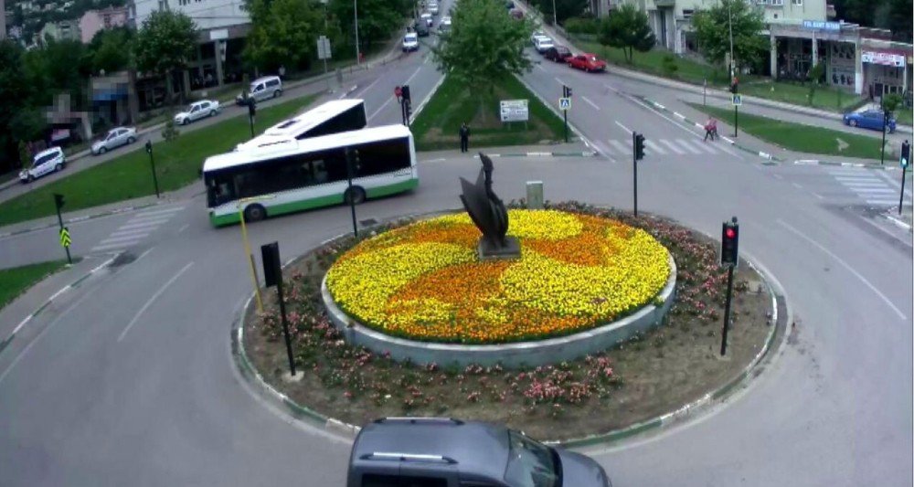 Belediye otobüslerinin çarpışma anı kamerada