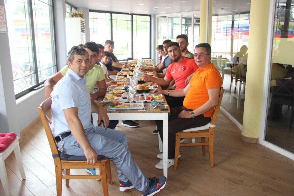 Termal Park’tan Çan Belediyesi güreşçilerine kahvaltı