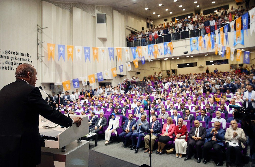 Cumhurbaşkanı Erdoğan, Trabzon’da partililerle bir araya geldi