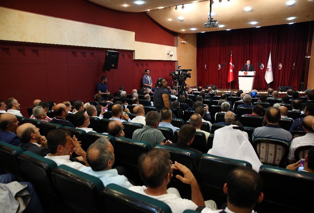 Cumhurbaşkanı Erdoğan, Trabzon’da partililerle bir araya geldi