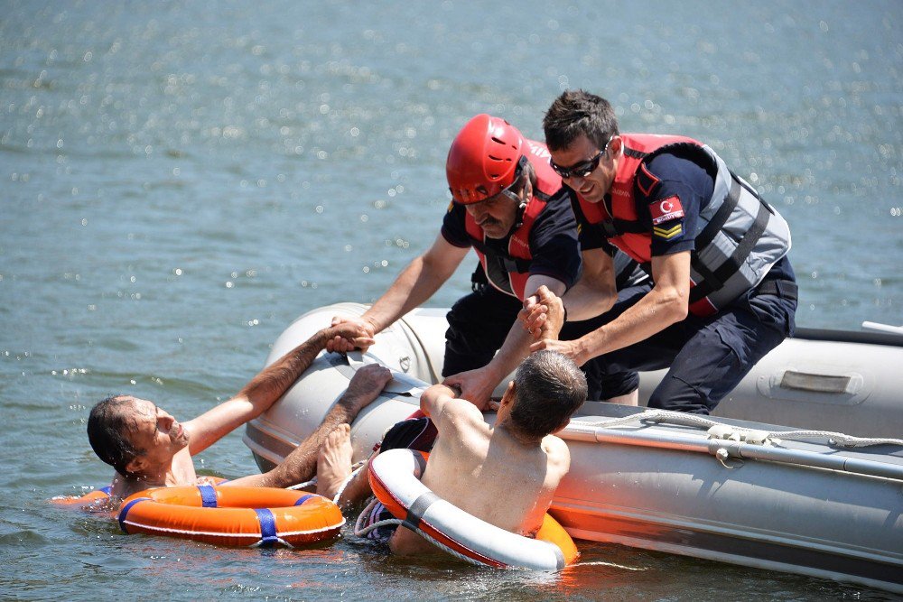 Bozüyük Belediyesi itfaiye ekiplerinden nefes kesen tatbikat