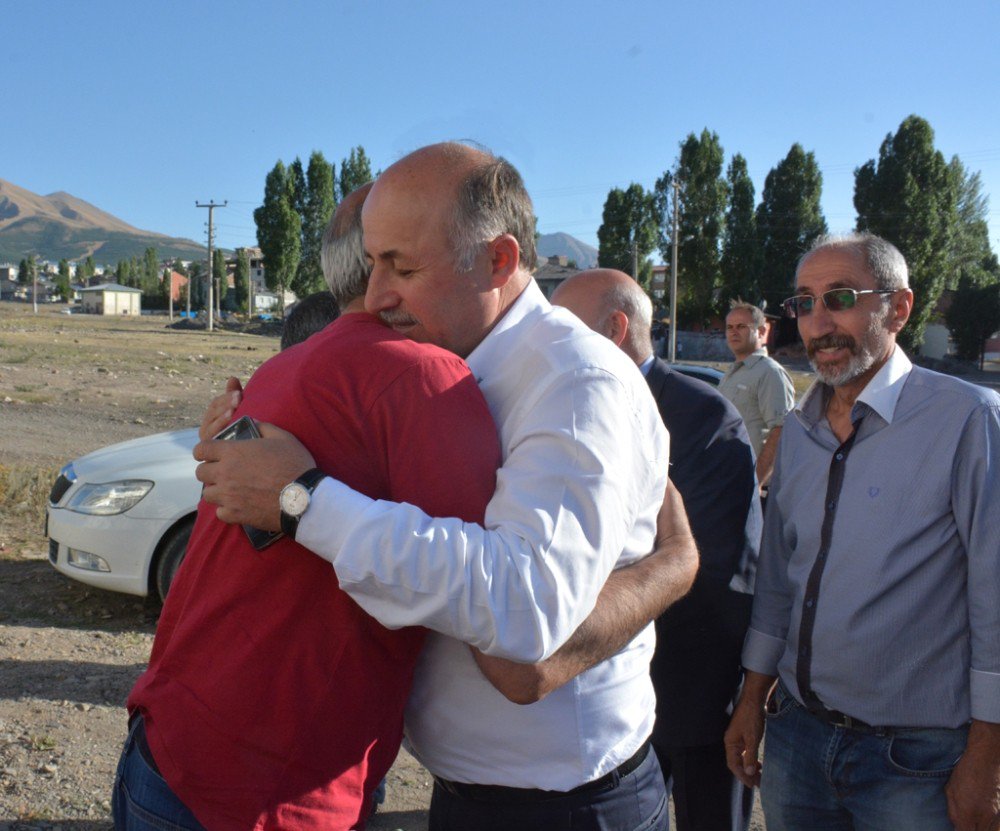 Vali Azizoğlu’ndan Demir ailesine taziye ziyareti