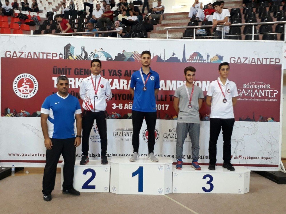 Büyükşehir Kağıtspor Karate’den Milli Takıma 6 sporcu