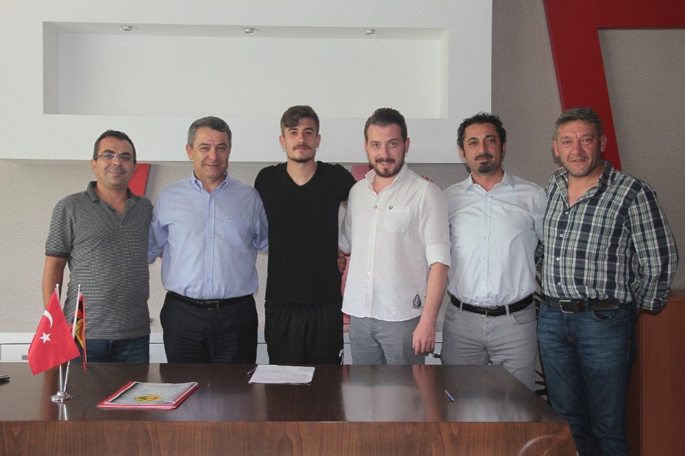 Genç yetenek 5 yıl daha Eskişehirspor’da