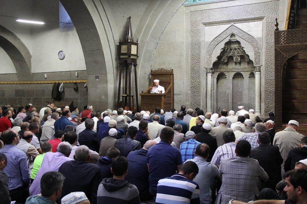 Müftü Güven: “Dua, kulluğumuzun özüdür”