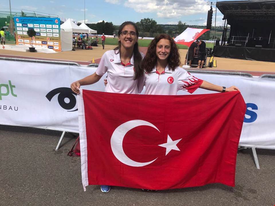 Burhaniye’de altın kız Muhsine’ye görkemli karşılama