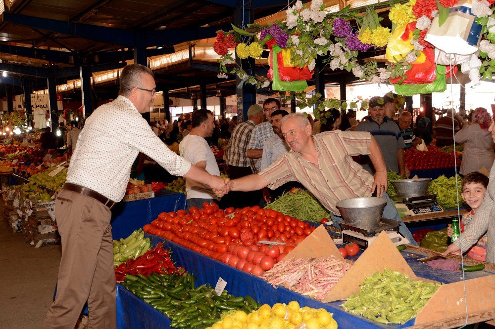 Mobil başkan pazar yerinde