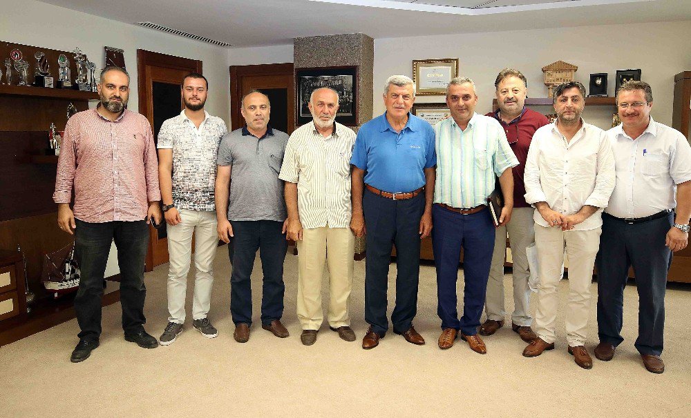 Başkan Karaosmanoğlu, ziyaretçilerini ağırladı