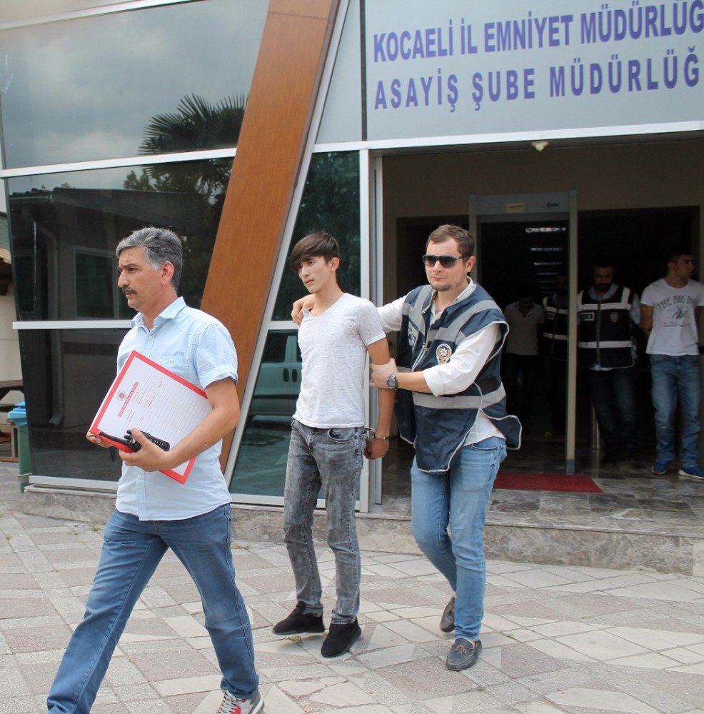 Kasa hırsızları yakayı ele verdi