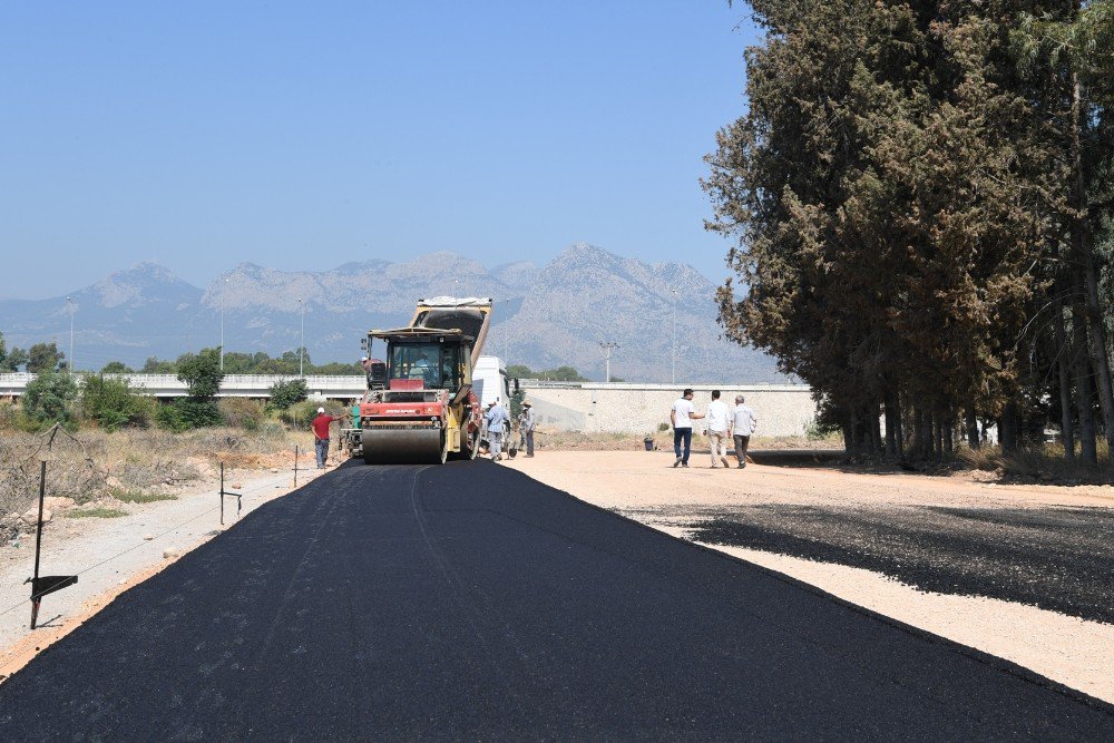 Konyaaltı Göksu Çayı Köprüsü’ne sıcak asfalt