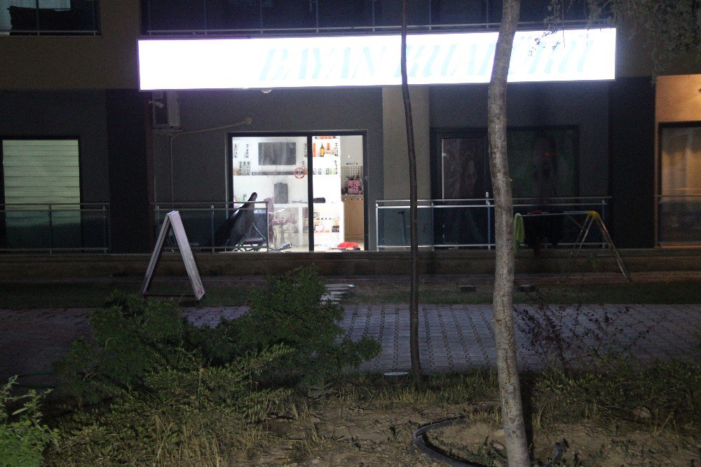 Sevgilisinin dükkânına ziyarete gitti, bacağından vuruldu