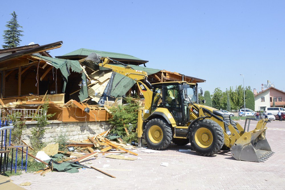 Meram’da kaçak yapılar yıkılıyor