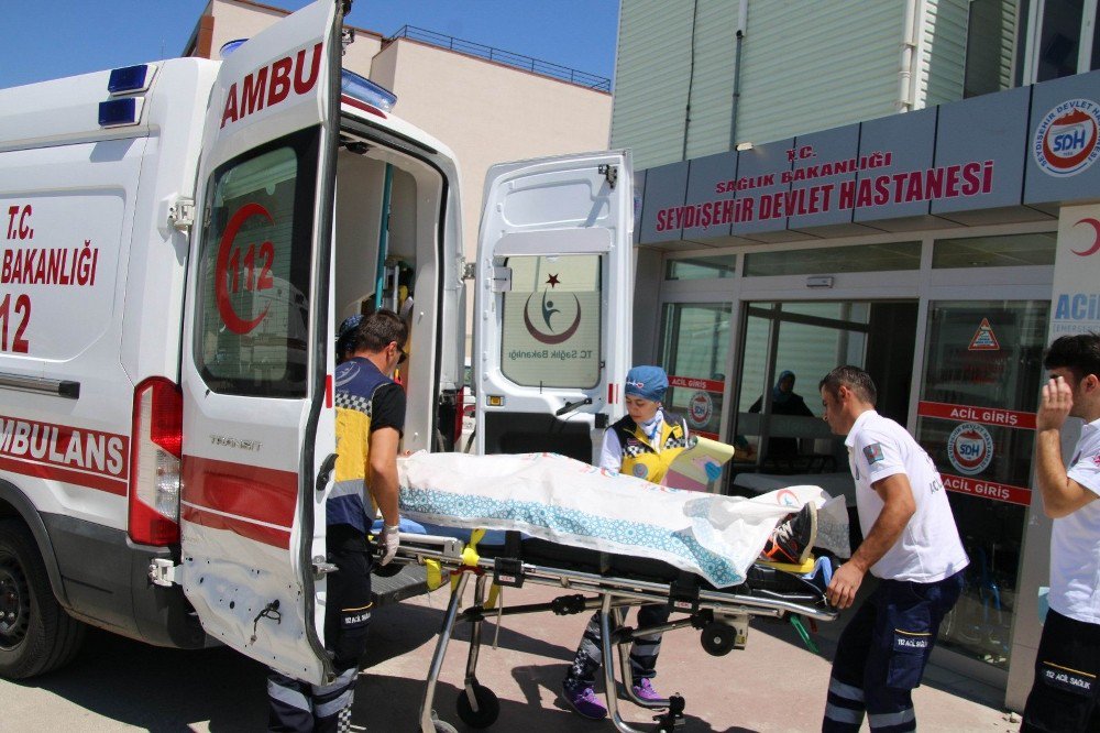 Konya’da otomobil şarampole devrildi: 4 yaralı