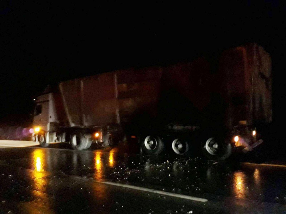 Hareket halindeki tır alev alev yandı