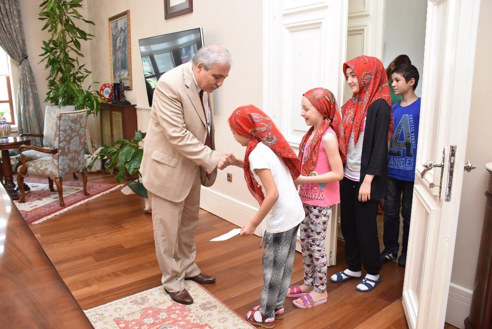 Kur’an kursu öğrencilerinden Vali Güvençer’e davet