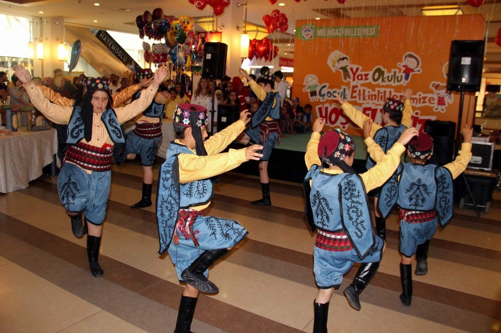 Melikgazi Belediyesi Yaz Okulu Sergisi Meysu Outlet’te açıldı