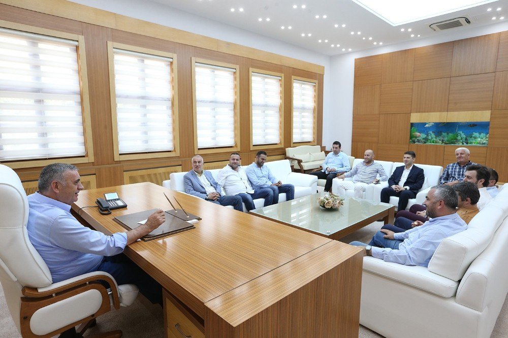 Başkan Toçoğlu, Adapazarıspor Kulübü ve SAGÜSAD’ı makamında ağırladı